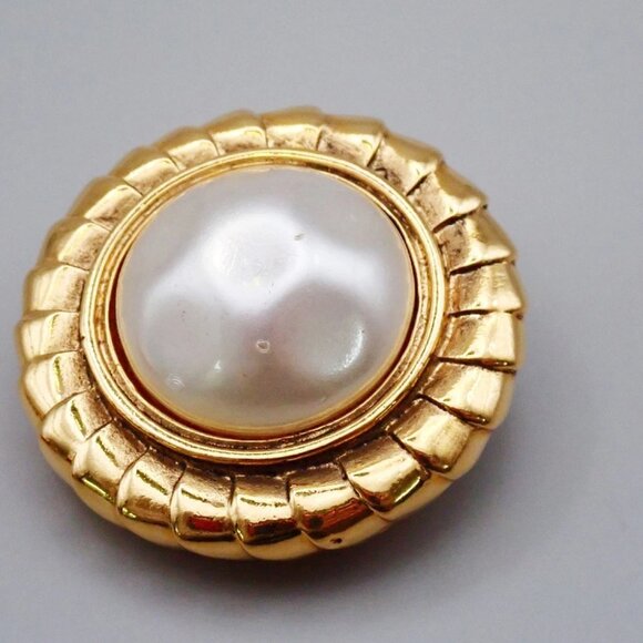 CHANEL Logo Imitation Pearl Round Button Earrings 23 Clip-On GHW Vintage - Picture 5 of 10